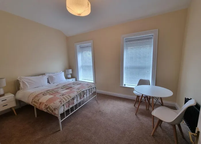 Derry Wall\'S Suite